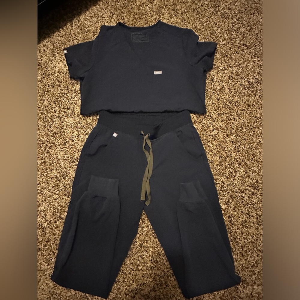 Xsmall gray fig scrubs. Like new condition